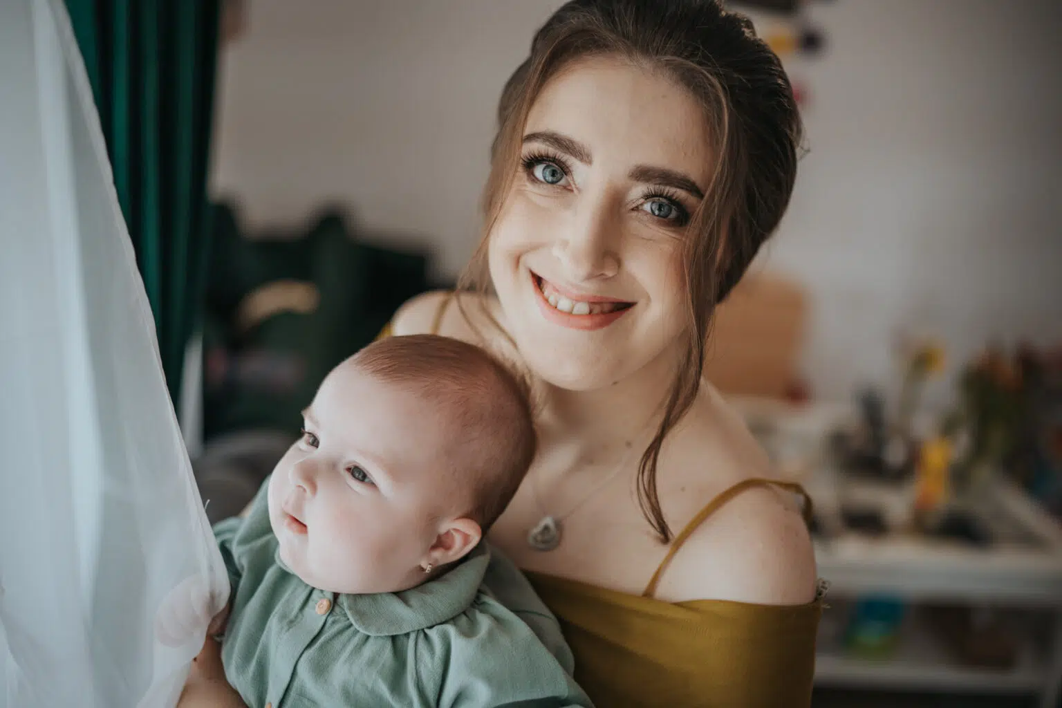 Olivia Ioana – imbratisari pline de har, fotografia 16
